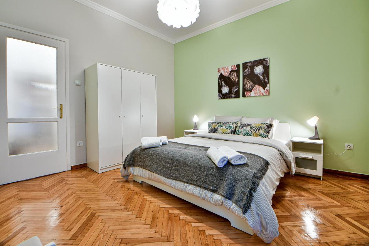 Thiras Lovely Apartment By Zain Атина Екстериор снимка