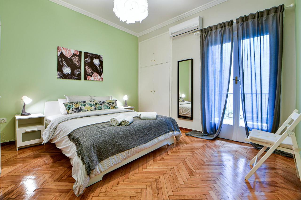 Thiras Lovely Apartment By Zain Атина Екстериор снимка