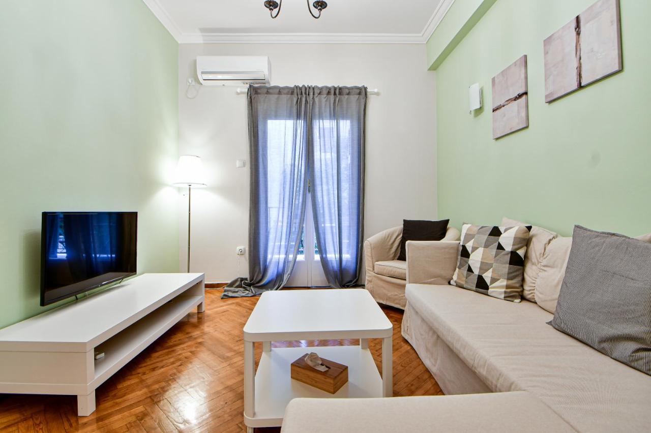 Thiras Lovely Apartment By Zain Атина Екстериор снимка