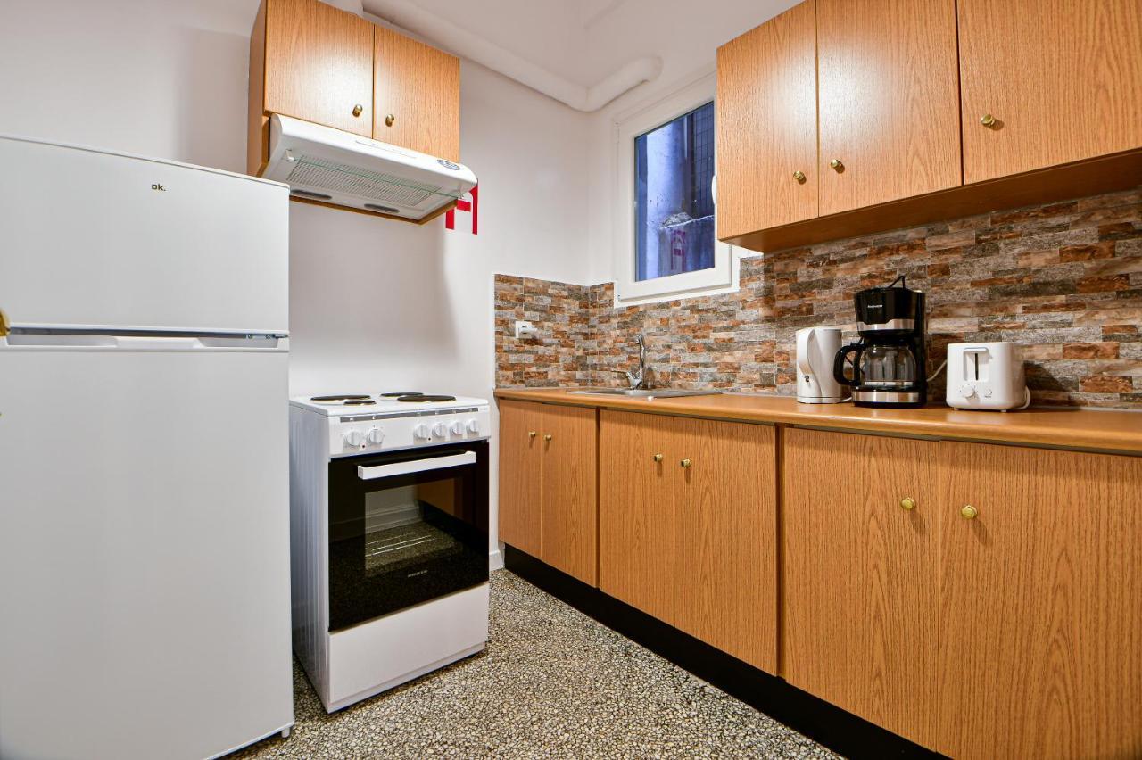 Thiras Lovely Apartment By Zain Атина Екстериор снимка