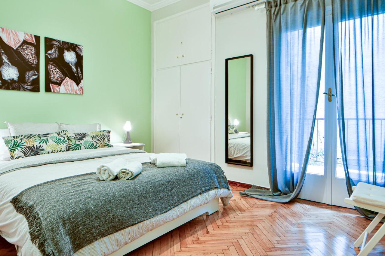 Thiras Lovely Apartment By Zain Атина Екстериор снимка