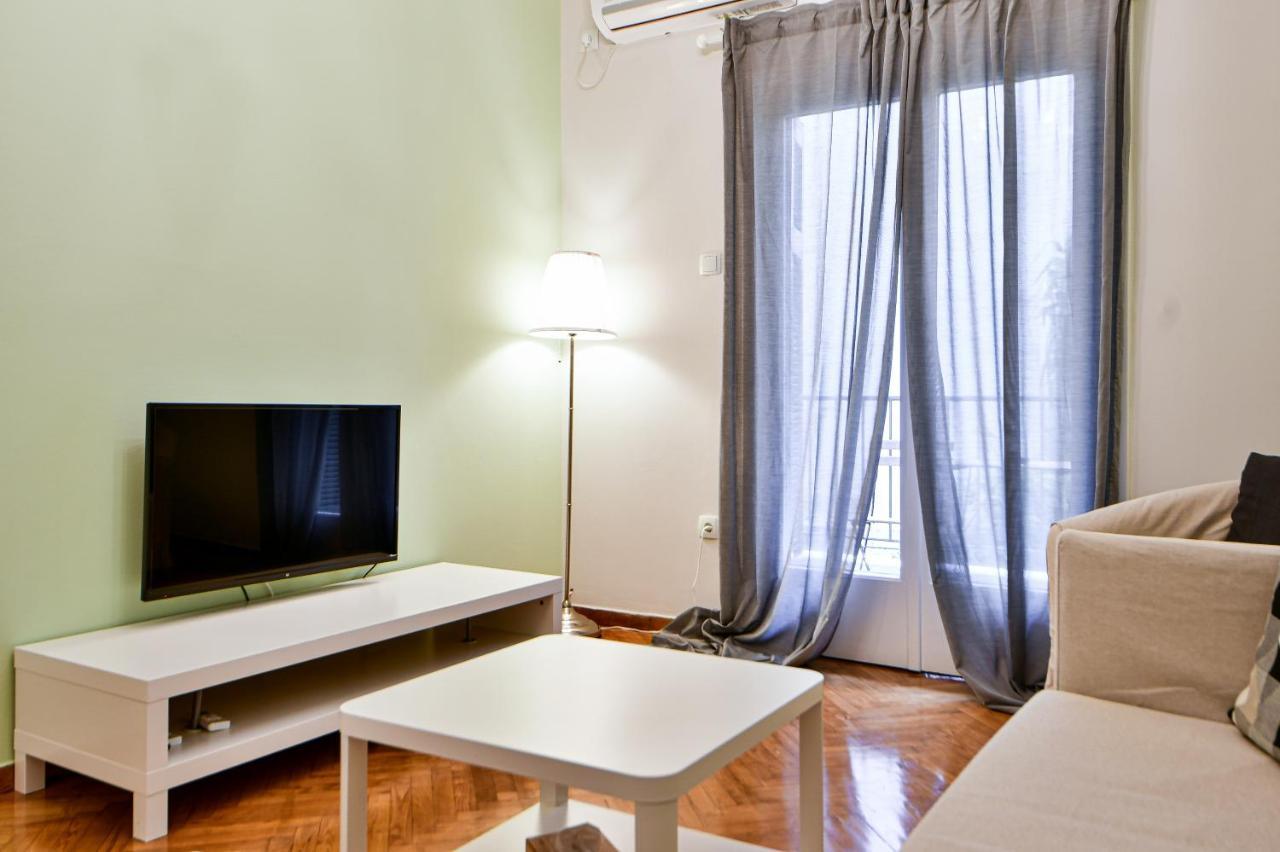Thiras Lovely Apartment By Zain Атина Екстериор снимка